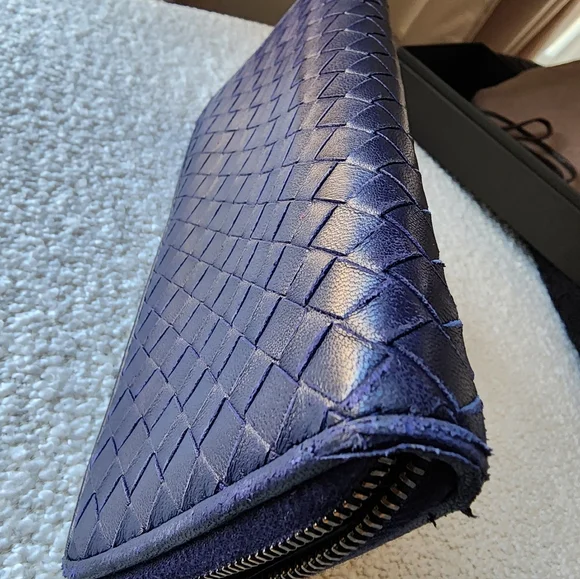 Bottega Veneta Leather Wallet in Deep Blue - Authencity Cert - Picture 6 of 13
